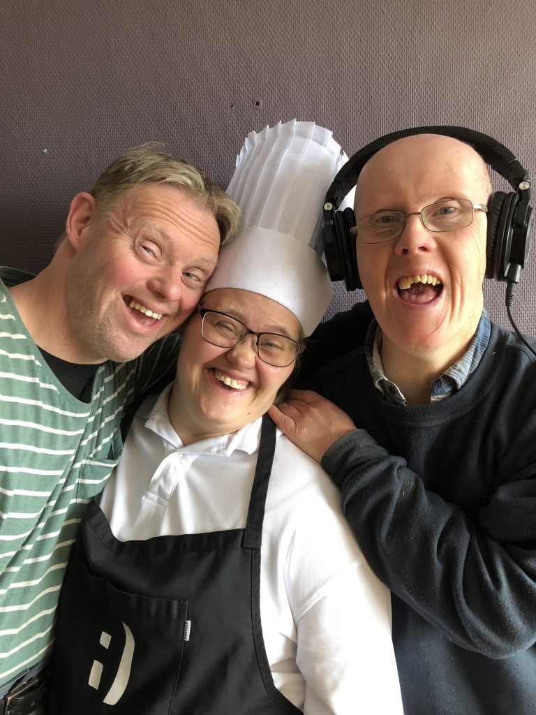 Egil, Sølvi og Jon Arne er med i Smipodden hos Smiløkka