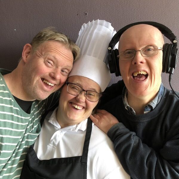 Egil, Sølvi og Jon Arne er med i Smipodden hos Smiløkka